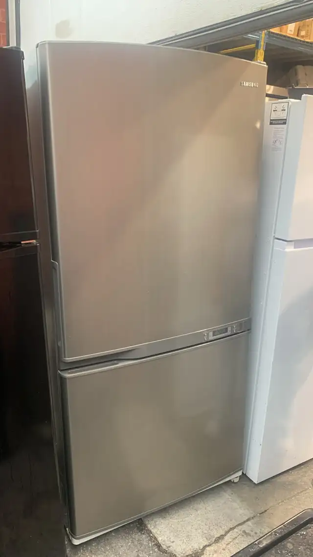 Samsung 33' Bottom Freezer Fridge 18.8 Cu. Ft. Stainless Steel