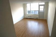 Renovated 1 Bed Condo - In-Unit Laundry, Parking, Balcony - Near - Photo 2