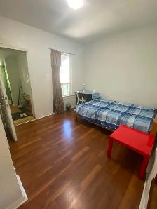Cozy  room in eastyork available from Aug 29th,single/couple