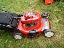 TORO Recycler  22inch Self-Propelled gas   Lawnmower. - Photo 4