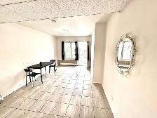 2 1/2 avec chambre fermée - tout inclus - metro St Michel