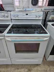 Frigidaire 30' White Freestanding Electric Ceramic Top Stove