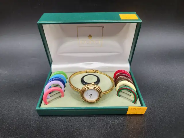 MINT Vintage 1990s Gucci 11/12.2 Watch in Box with 12 Bezels