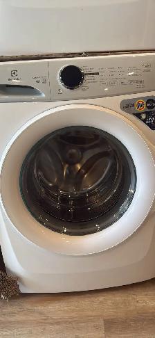 Electrolux "27" White Front Load Washer/Dryer Set - Photo 5