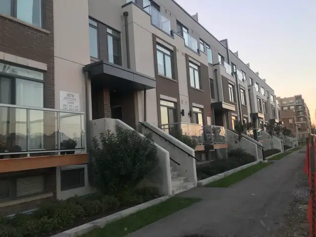 Oakville - Room for rent in a 2 bedroom townhouse