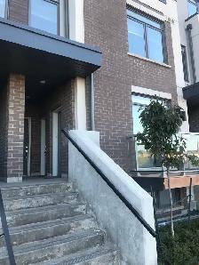 Oakville - Room for rent in a 2 bedroom townhouse - Photo 2