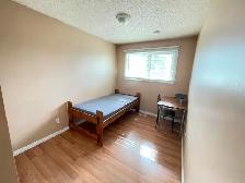 Clean & bright furnished main floor private BRs for rent in SE - Photo 7
