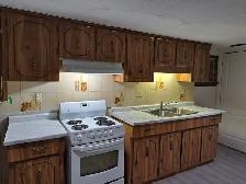 Monthly Rent $1,850:.2 Bed rooms 1 bath room at House Basement - Photo 4