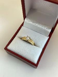bague en or 10k avec pierre blanche