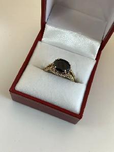 bague en or 10k avec pierre noir