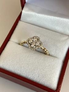 bague en or 14k avec pierre blanche