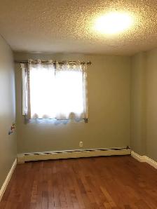 Crescent Heights 2 BR Apartment for September - Photo 3
