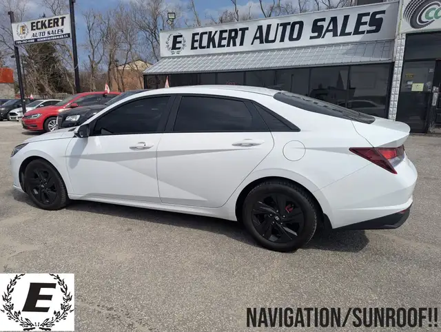 2023 Hyundai Elantra PREFERRED IVT WITH TECH PACKAGE/SUNROOF!