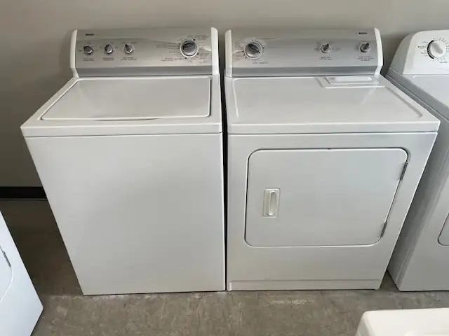 Laveuse sécheuse traditionnelles blanches Kenmore