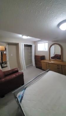 Two-bedroom basement suite - Photo 4