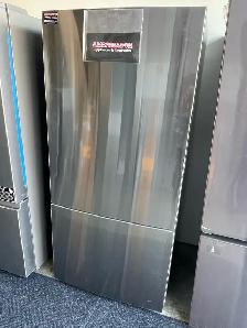NEW 31" GE Counter Depth Bottom Freezer Fridge (17.7 Cu.Ft) - Photo 2