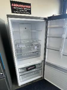NEW 31" GE Counter Depth Bottom Freezer Fridge (17.7 Cu.Ft) - Photo 3