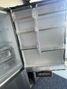 NEW 31" GE Counter Depth Bottom Freezer Fridge (17.7 Cu.Ft) - Photo 7