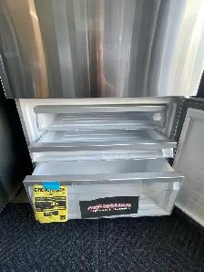 NEW 31" GE Counter Depth Bottom Freezer Fridge (17.7 Cu.Ft) - Photo 8