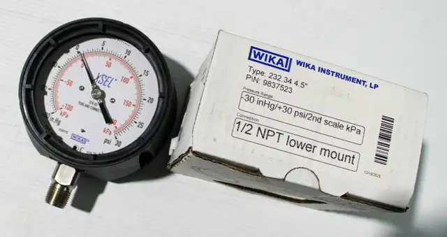 ONE NEW WIKA XSEL 30PSI 1/2 NPT PRESSURE GAUGEP/N 9837523 AND O
