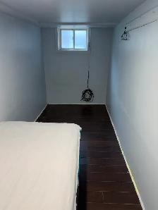 Two Bedrooms Basement Furnished Apartment, Steps to Subway - Photo 2