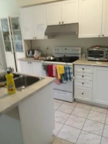 York Univ. village room for rent $600 /mon Sept 1 for F. student - Photo 2
