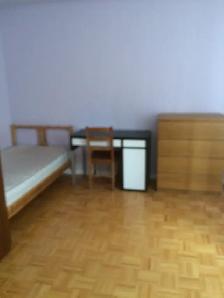 York Univ. village room for rent $600 /mon Sept 1 for F. student - Photo 4