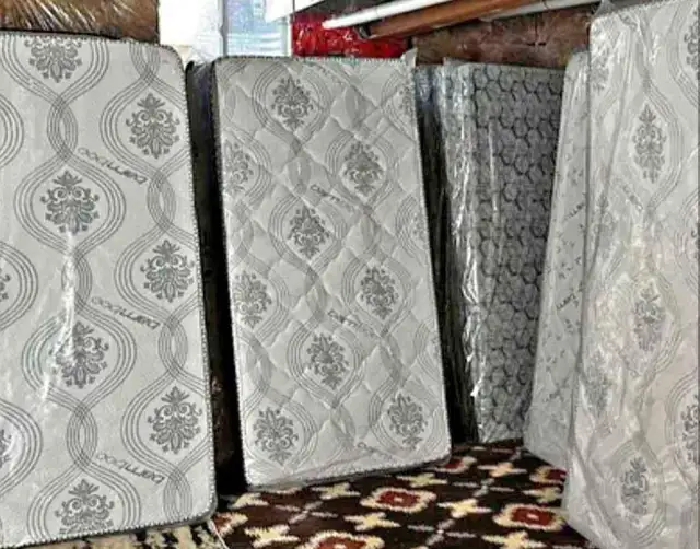 'Mattress Stock' Twin Mattress / Full Mattress : Queen Mattress