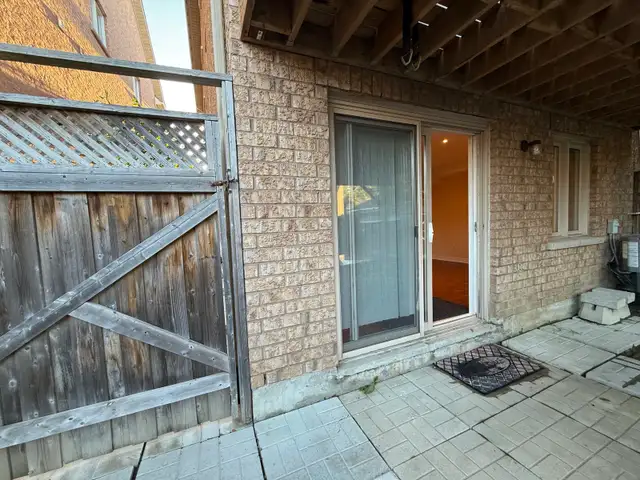 Walk-Out Studio Basement for Rent – Thornhill Woods (Vaughan)