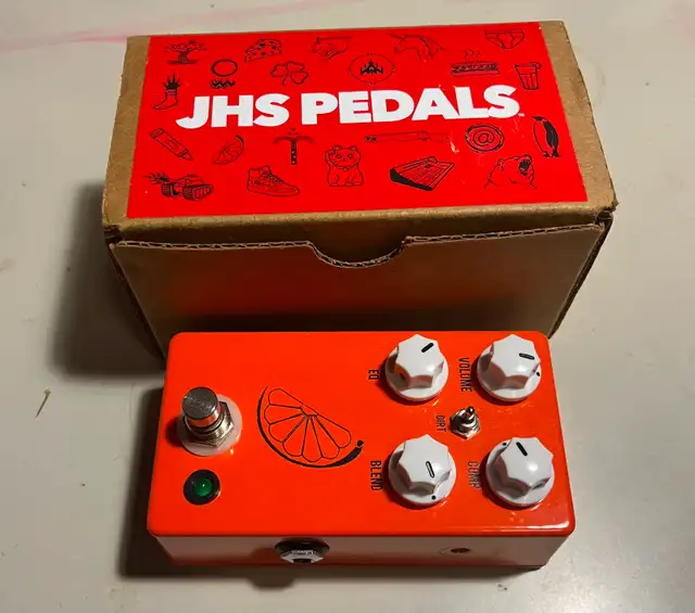 JHS Pedals Pulp 'N' Peel V4 compressor and preamp pedal.