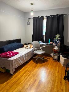 Large 4 Bedrooms For rent at Dalhousie Dr NW - Photo 5