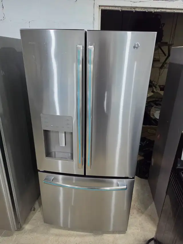 GE 33' Stainless Steel French Door Fridge Bottom Freezer W/ Ice