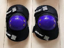 Buckle-type floor knee pads