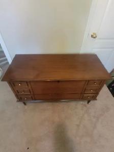 Vintage Honderich Furniture 1960s Cedar-Lined Chest of Drawers