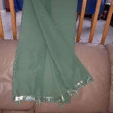 1 BEAU RIDEAU DE DOUCHE NEUF VERT 72'HAUx36'LAR CROCHETS: $15.00