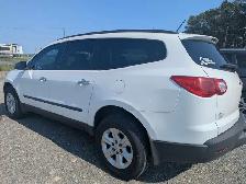 2010 Chevrolet Traverse LS - Photo 3