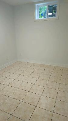 EXCELLENT LOCATION -SPACIOUS HIGH CEILING 3 BEDROOM BASEMENT FOR - Photo 5