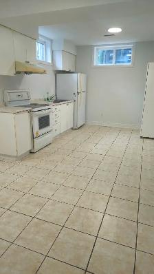 EXCELLENT LOCATION -SPACIOUS HIGH CEILING 3 BEDROOM BASEMENT FOR - Photo 6