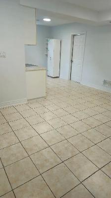 EXCELLENT LOCATION -SPACIOUS HIGH CEILING 3 BEDROOM BASEMENT FOR - Photo 7