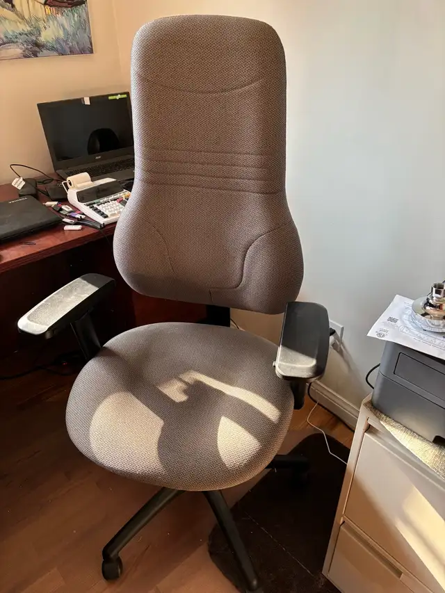 office chair and floor mat