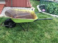 HEAVY DUTY METAL WHEELBARROW - Photo 2