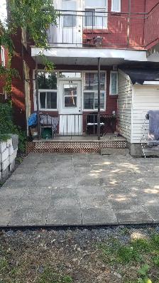 Large Bright 3 .5 fully furnished September 1st - Photo 10