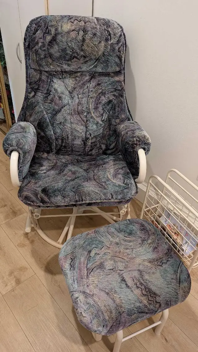 Chaise berçante sur bille