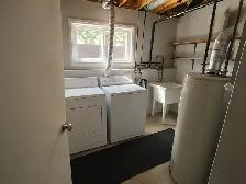 Spacious 2-Bedroom Basement Suite for Rent – Shared Laundry - Photo 7