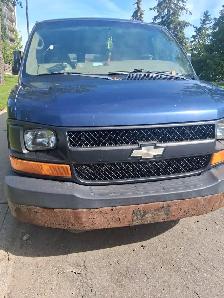 2004 Chevrolet express 1500 with flooring tools