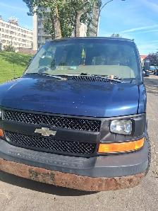 2004 Chevrolet express 1500 with flooring tools - Photo 2