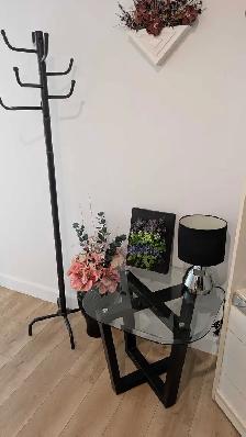 Table de salon avec lampe assorti