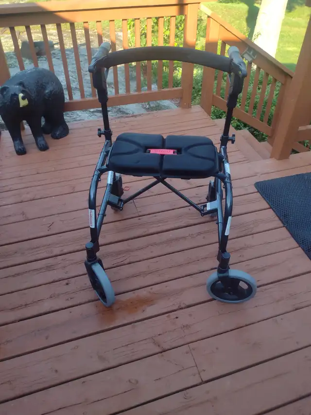 Nexus 4 wheel folding Walker
