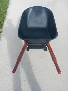 Yardworks Steel Tray 2-Wheel Garden Wheelbarrow, 6-cu-ft - Photo 2