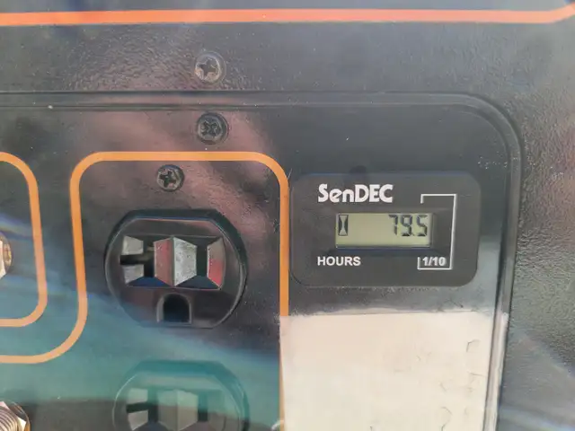 Generac portable generator 6500 Watts, low run-hour meter
